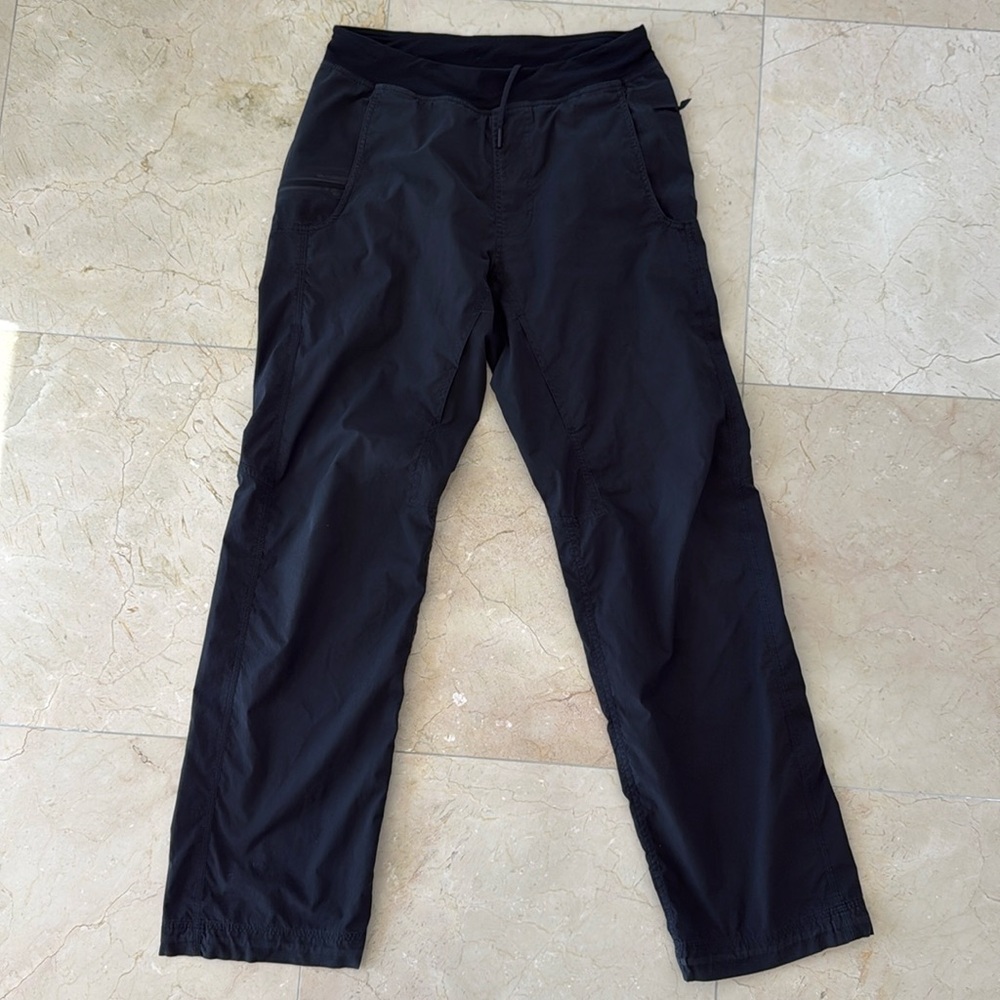 Men’s lululemon pants size medium. Black
